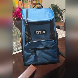 NWT RTIC  DC  Backpack Coolers  Navy /Black